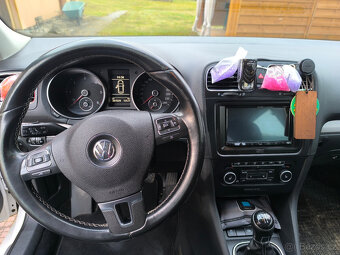 PRODÁM VOLKSWAGEN GOLF VARIANT 1.6 TDI MATCH - 8