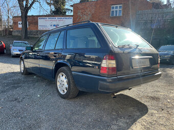 MERCEDES- BENZ  124  220 i  110 Kw AUT - 8