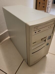 OLD PC AMD-K6 333MHz, 64MB RAM, 2,5gb HDD, S3trio - 8