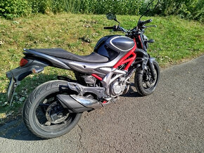 Suzuki SFV 650 Gladius 35kW - 8