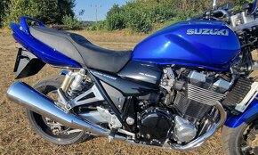 Suzuki GSX 1400 - 8