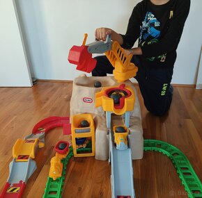 Little Tikes Autodráha se železnicí a jeřábem

 - 8