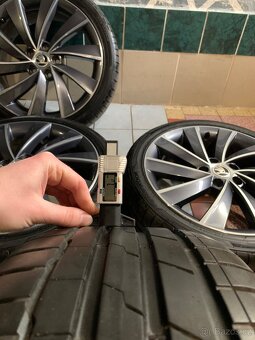 Alu kola Škoda R18 5X112 ZÁNOVNÍ LETNÍ PNEU 225/40 R18 - 8