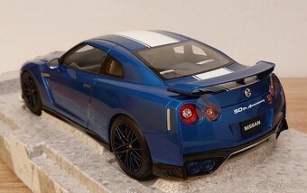 Nissan GT-R R35 50th. Anniversary 1:18 Motorhelix - 8