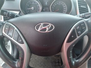 HYUNDAI i30 1.4 16V 1.MAJITEL,ČR,SERVISKA,VYHŘ.SEDADLA - 8