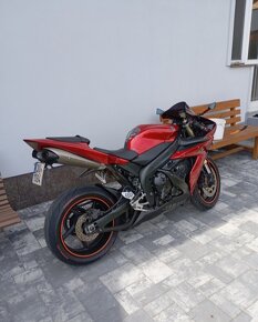 Yamaha R1 - 8