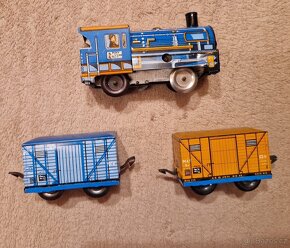 Hnědý bakelit,Matchbox a Burago auta,obrňák Igra,plec.vláčky - 8