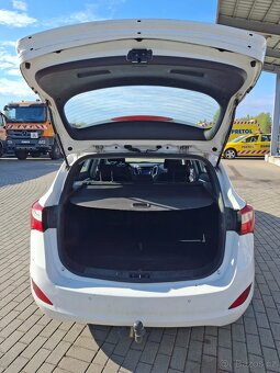 Hyundai i30 combi 2015, 1.6 diesel - 8
