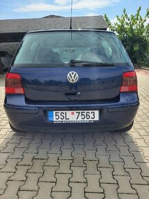 VW Golf 1.6 - 8