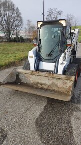 Nakladač Bobcat S650. - 8