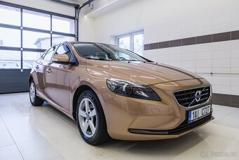 Volvo V40 2016  2.0 T3 112kW man. navigace ,výhřev, bi-xenon - 8