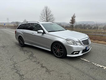 Mercedes Benz e - 8