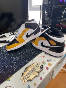 Air Jordan 1 - 8