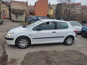 Peugeot 307 2,0 HDi nafta 66 kW rok 2004 - 8