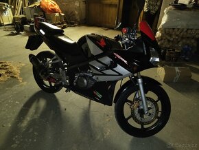 Honda CBR 125R - 8