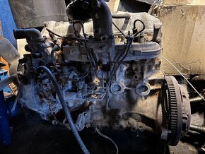 TOYOTA land cruiser 70/73 motor 2lt 63 kw a 2.4d - 8