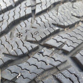 1Ks Zimni NOKIAN 215/70 R15C, Praha9 - - 8