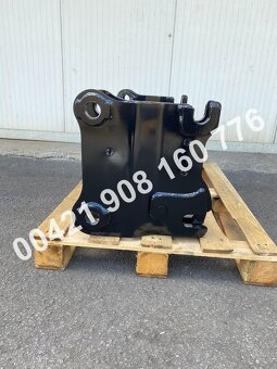 Prodám nový rychloupínač + paletizační vidle na JCB - 8