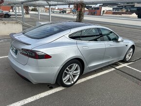 Tesla model S 90D - 8