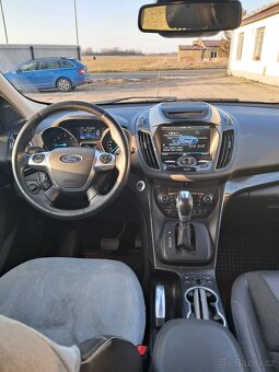 Kuga 4x4 132 kW automat  109000km - 8