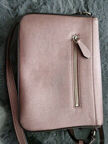 GUESS Crossbody růžová kabelka, jako nová + dustbag - 8