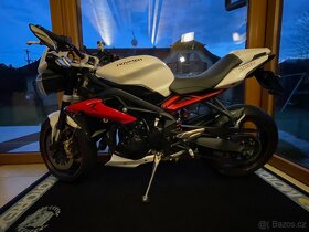 Triumph Street triple R - 8