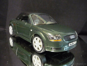 Audi TT Revell 1/18 - 8