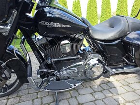 Harley Davidson FLHX Street Glide - 8