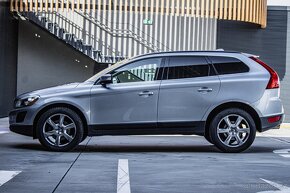 Volvo XC60 D3 AWD Momentum Geartronic - 8