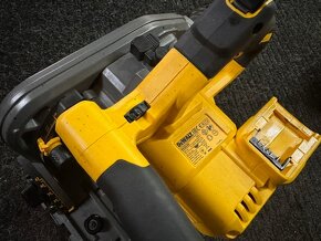 Aku pila kotoučová ponorná DeWALT DCS520, 54V - 8