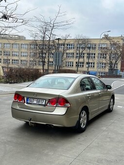 Honda Civic 8 1.8i Sedan 88tis.km jako nové - 8