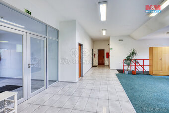 Prodej výrobního objektu, 1048 m², Králův Dvůr, ul. Tovární - 8