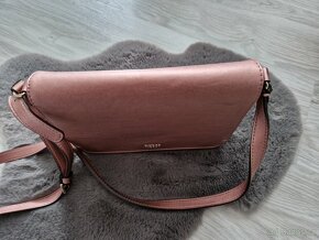 GUESS Crossbody růžová kabelka, jako nová + dustbag - 8