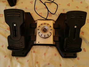 Logitech flight yoke + 2xthrottle + rudder pedals - 8