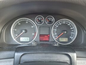 VW Passat 1.9 TDi 96 KW Alcantara - 8