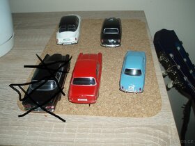 Modely aut - tatra 603,mercedes benz w 110,peugoet 404,renau - 8