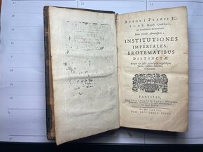Staré knihy, rok vydání 1677 a 1682 - 8
