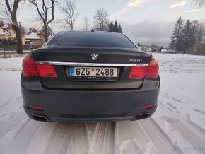 BMW 750i - 8