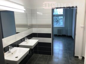 Pronájem  nadstardantních kancelářských prostor 2 x 20 m2 -  - 8