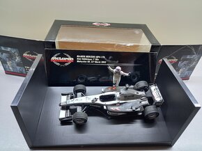 F1 MCLAREN MERCEDES MP4/17D 1.WIN RAIKKONEN MINICHAMPS 1:18 - 8