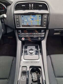 Jaguar F-Pace, 2,0d AWD, NAVI, CZ, DPH - 8