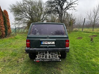 Jeep Cherokee 2.5 Benzín - 8