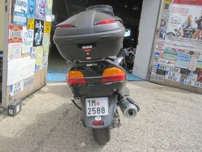 Suzuki Burgman 650 - 8