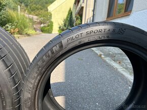 Prodám MICHELIN Pilot Sport 4 S 235/40 R19 - 8