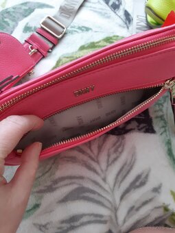 Originál DKNY Crossbody kabelka, růžová a neon. zelená - 8