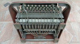 Starý psací stroj Consul - 8