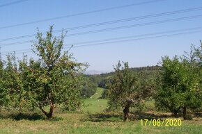 Prodám krásný pozemek za obcí Smolnice u Loun v těsném - 8