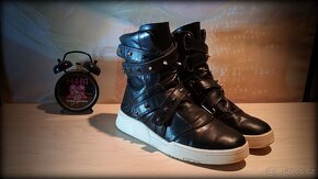 High Top Spike Sneakers - 8