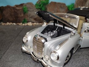 prodám model 1:18 mercedes benz 300C cabrio - 8