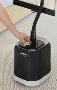 STOJANOVÝ NAPAŘOVAČ ODĚVŮ TEFAL - 8